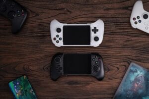 Control 8BitDo Ultimate Mobile extensible para celulares con joysticks Hall Effect.