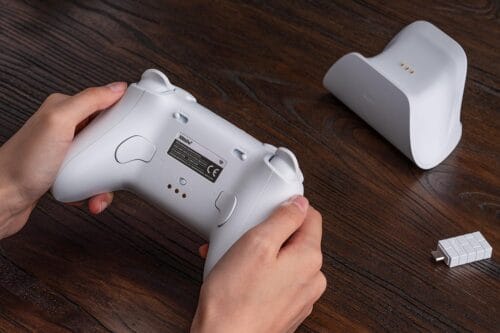 control-8bitdo-ultimate-2-bluetooth-switch Control 8BitDo Ultimate 2 Bluetooth con joysticks TMR y base de carga para Nintendo Switch.