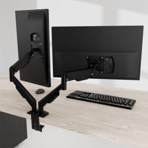 Soporte para dos monitores KMM-410 instalado en escritorio