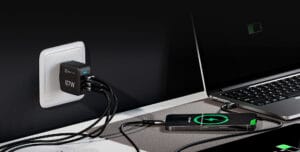 Cargador GaN 67W Klip Xtreme con 2 USB-C y USB-A