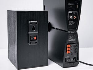 Controles y conexiones Bluetooth USB y tarjeta SD del Edifier CX7