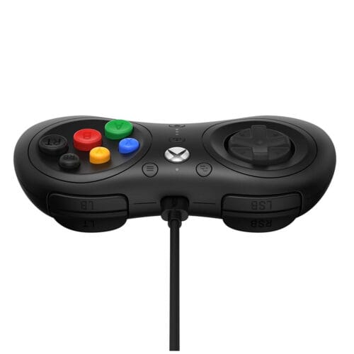 6fc319862a3ce1af2dd74dd07f80d6ebba42b2de.jpg Control 8BitDo M30 negro junto a su cable USB